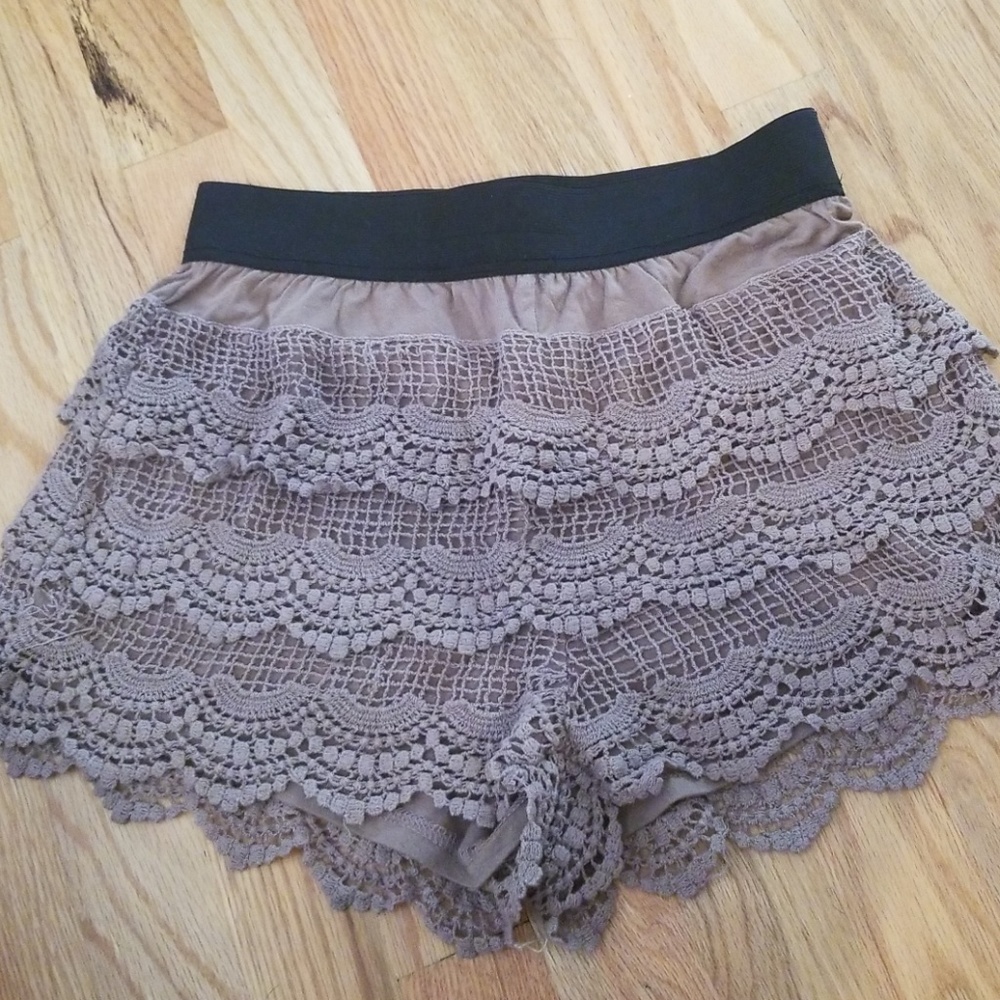 Umgee Shorts tan , size Small